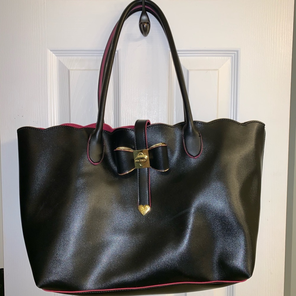 LN Betsey Johnson Lg Black Tote Bow Pink Interior